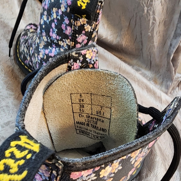 DR. MARTENS VINTAGE POINTED TOE BOOTS SZ 7 - Picture 10 of 15